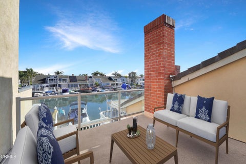 Photo of 2010 Kingsbridge Way, Oxnard, CA 93035 (MLS # V1-38546)
