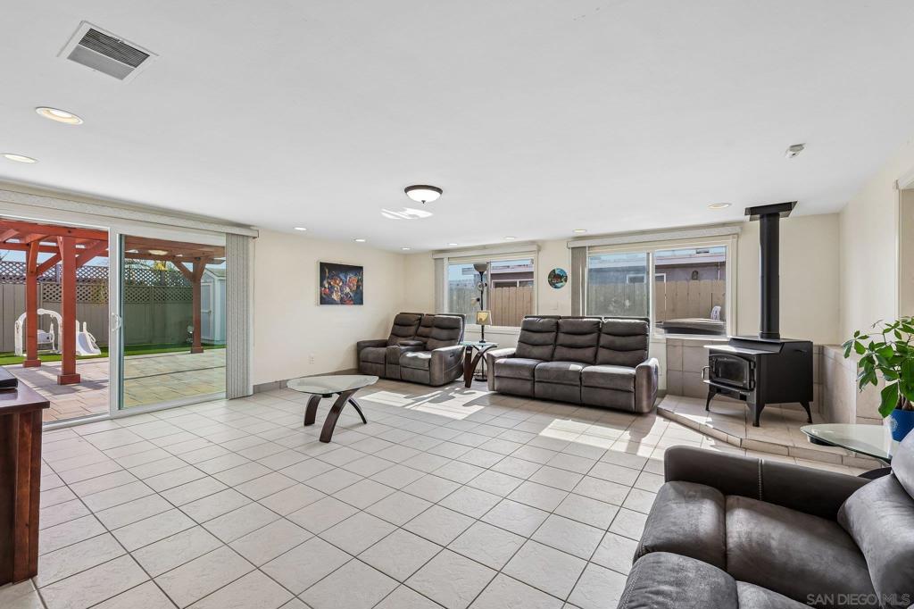 857 Holly Ave AVE