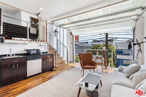Photo of 24 Westminster Avenue #2, Venice, CA 90291 (MLS # 26837751)