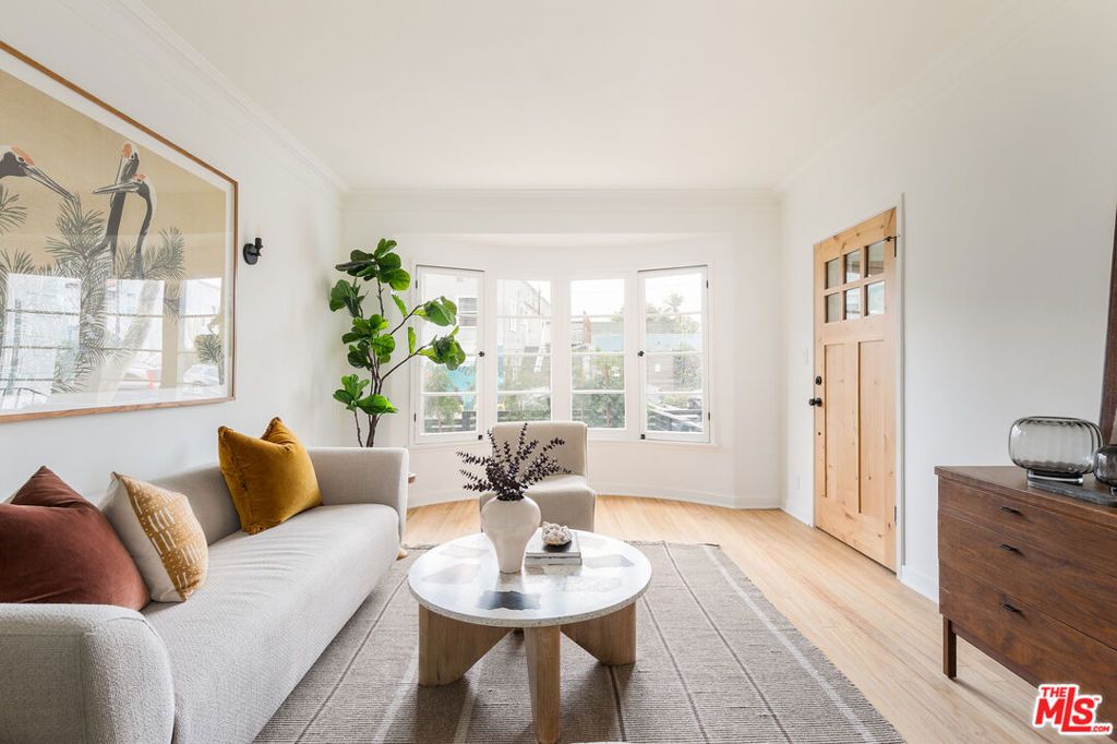 Photo of 517 Rose Avenue, Venice, CA 90291 (MLS # 25597029)