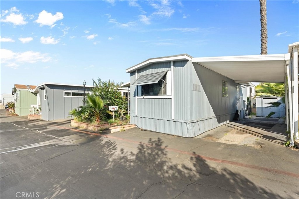 716 N Grand ave I-5