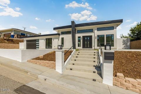 Photo of 954 Colina Vista, Ventura, CA 93003 (MLS # V1-36503)