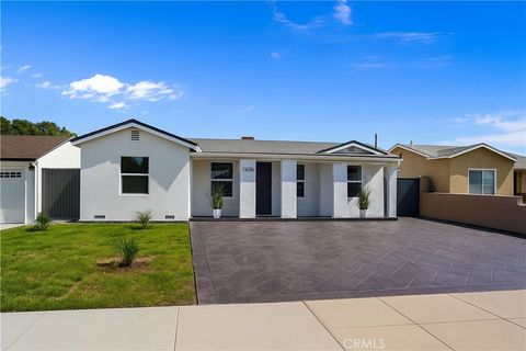 Photo of 1636 N Buena Vista St, Burbank, CA 91505 (MLS # GD26025066)