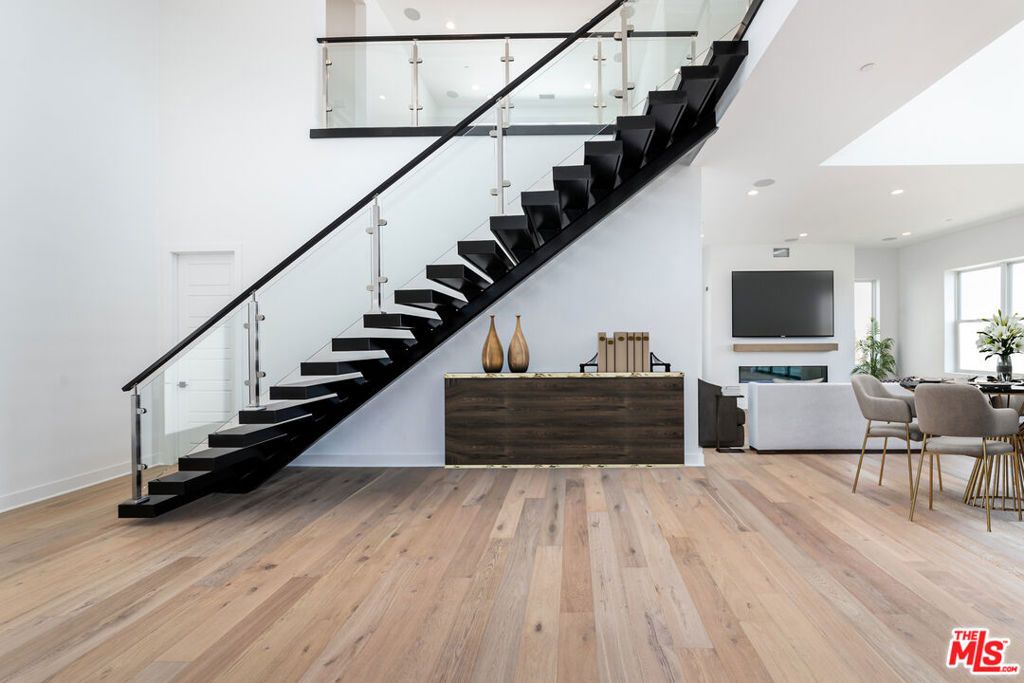 Photo of 11770 N Hillsborough Lane, Porter Ranch, CA 91326 (MLS # 25605015)