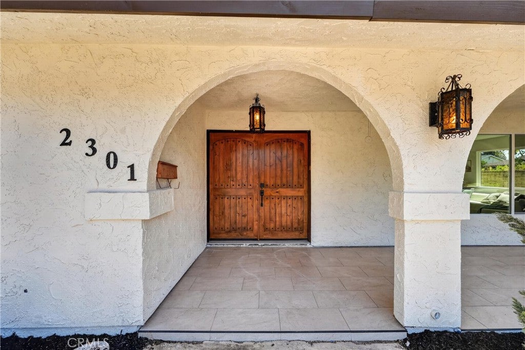 2301 N Lowell