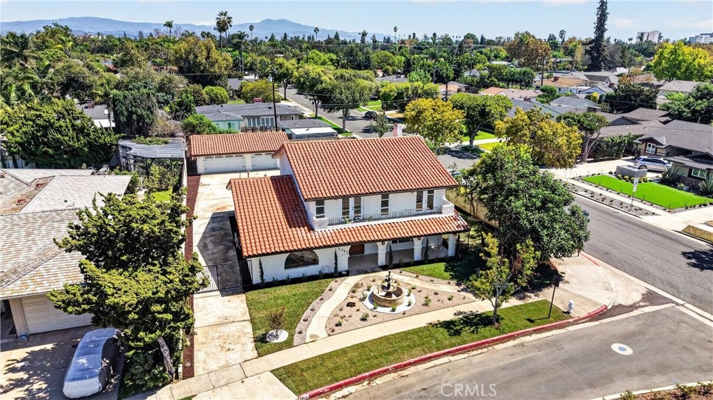 2301 N Lowell