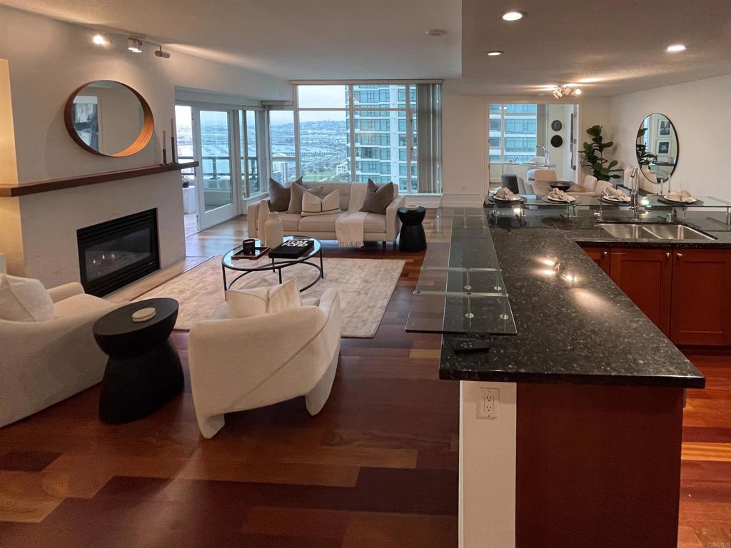 1199 Pacific Hwy 2501