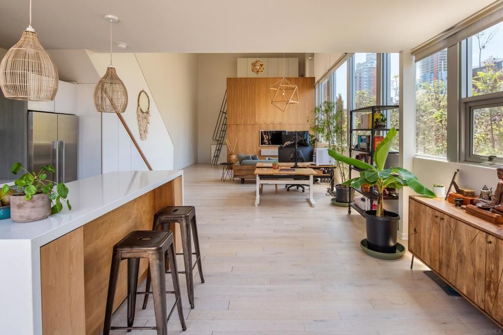 listing image 130724498084463539157