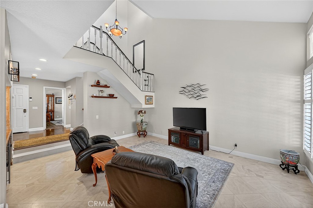 6105 Avenida De Castillo