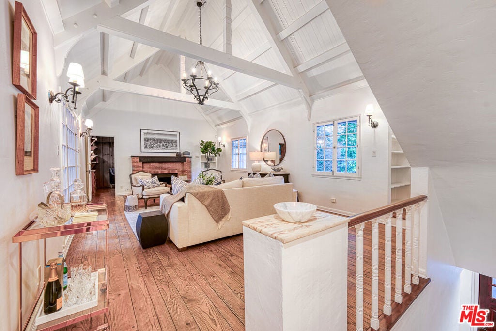 2933 Ledgewood Drive, Los Angeles CA 90068