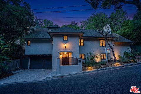 Photo of 2933 Ledgewood Drive, Los Angeles, CA 90068 (MLS # 26674197)