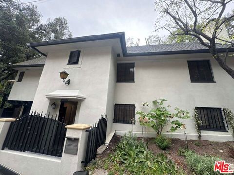 Photo of 2933 Ledgewood Drive, Los Angeles, CA 90068 (MLS # 26674197)