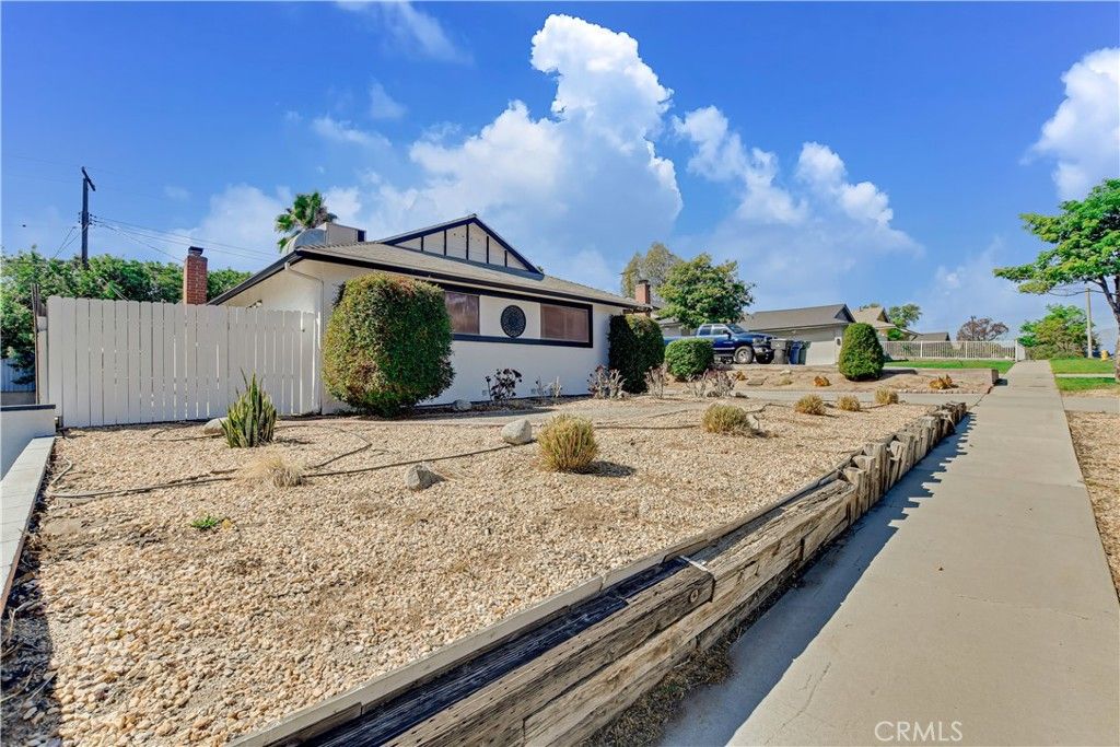 Photo of 4530 Toyon Rd, Riverside, CA 92504 (MLS # AR25243341)