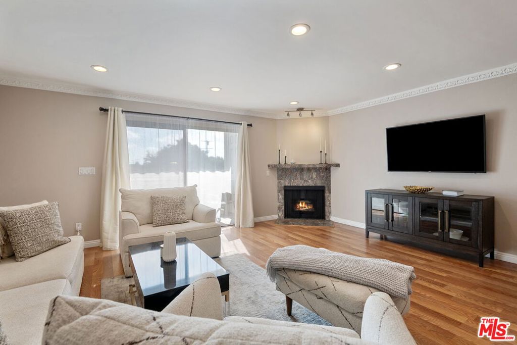 6420 Hazeltine Avenue 9, Los Angeles CA 91401
