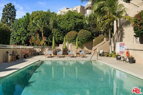 2222 N Beachwood Drive 211 Los Angeles CA 90068