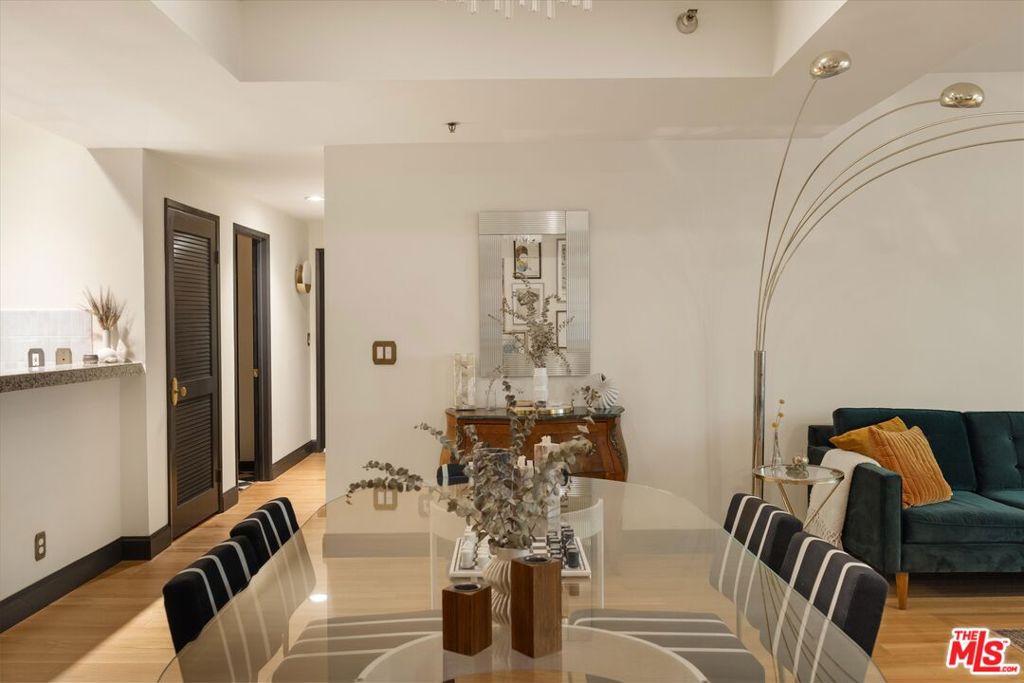 Properties 4 2222 N Beachwood Drive 211