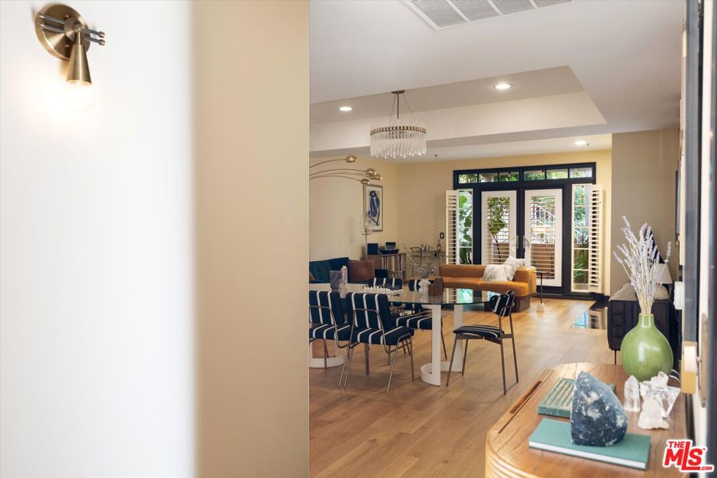 Properties 2 2222 N Beachwood Drive 211