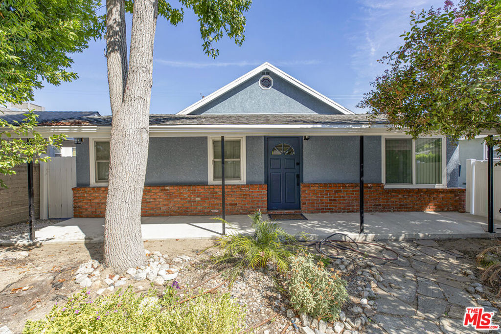 Beautiful home located in a prime residential Burbank neighborhood. Conveniently located near parks, shopping, restaurants and more. Appliances included. There is an ADU in the back of the property. This house has private gated tree lined front yard.