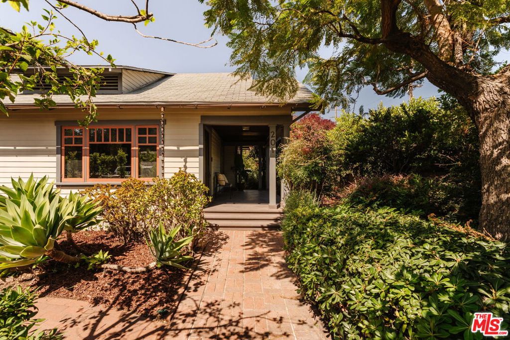 201 N Avenue 52 Ave, Los Angeles CA 90042