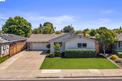Photo of 1148 Hillcrest Ct Ct, Livermore, CA 94550 (MLS # 41130404)