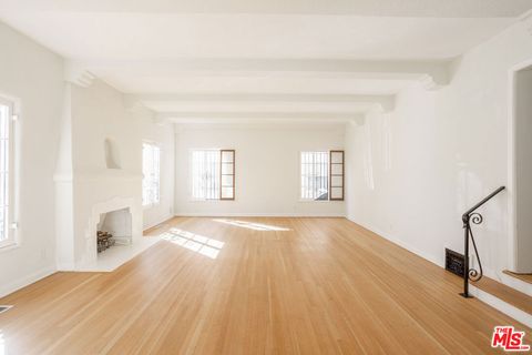 Photo of 165 S Mansfield Avenue, Los Angeles, CA 90036 (MLS # 25608687) Photo of 165 S Mansfield Avenue, Los Angeles, CA 90036 (MLS # 25608687)