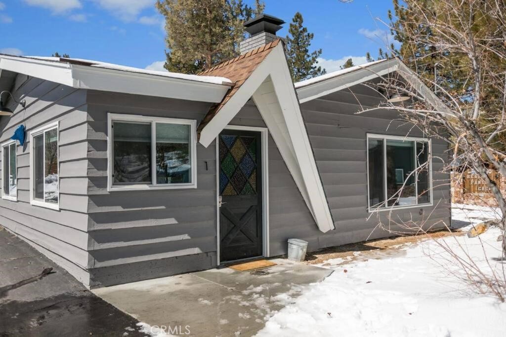 Completely furnished with modern cozy furniture. Feel like you are in your own private cabin with trees all around. Enjoy all the outdoor activities all year round. Located right next to Big Bear Lake, Bear Mountain, Snow Summit, Downtown area and all the amenities the mountain has to offer. Refrigerator and furniture included in the lease. Outside parking for 1 car. Possible extra enclosed storage space if needed.