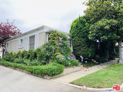 Photo of 1309 Warnall Avenue, Los Angeles, CA 90024 (MLS # 25499177)