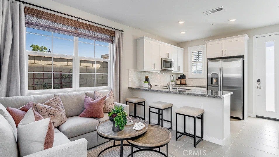 2666 E Lincoln Paseo