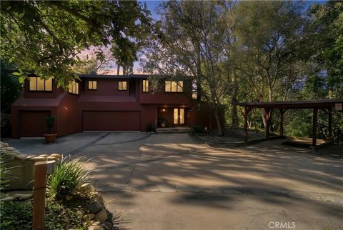 Photo of 6377 Via Escondido Dr, Malibu, CA 90265 (MLS # SR26010529)