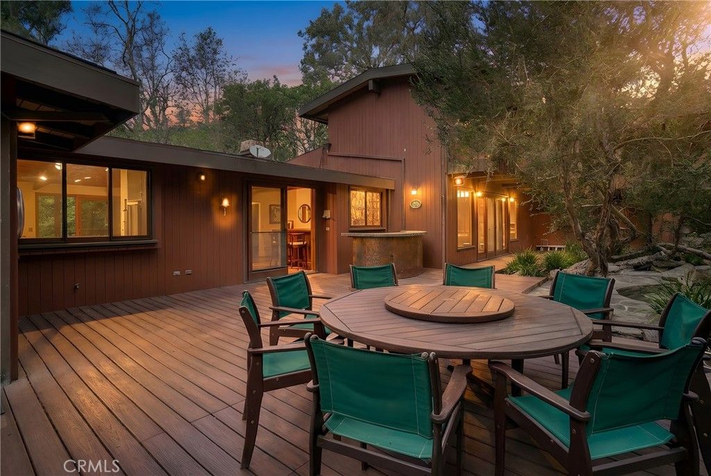 Photo of 6377 Via Escondido Dr, Malibu, CA 90265 (MLS # SR26010529)