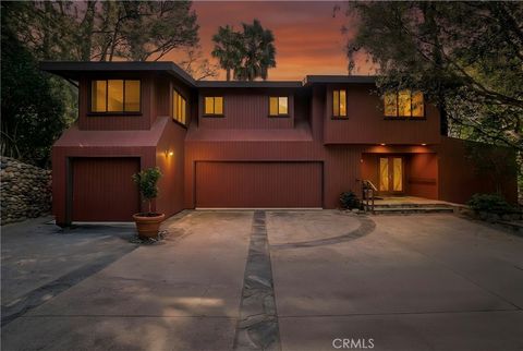 Photo of 6377 Via Escondido Dr, Malibu, CA 90265 (MLS # SR26010529)