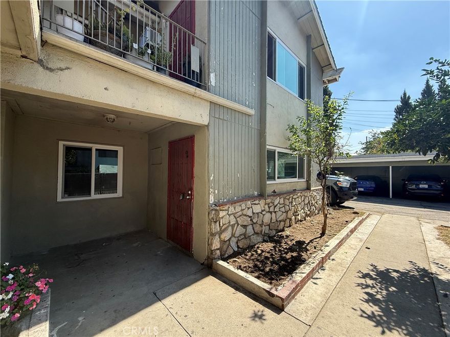 Gorgeous 1st floor apartment with 2 bedrooms and 1 bathroom apartment. Newly painted; tile flooring through entire unit. It comes with one assigned carpool parking space. Convenient location closing to freeway, stores, and school.