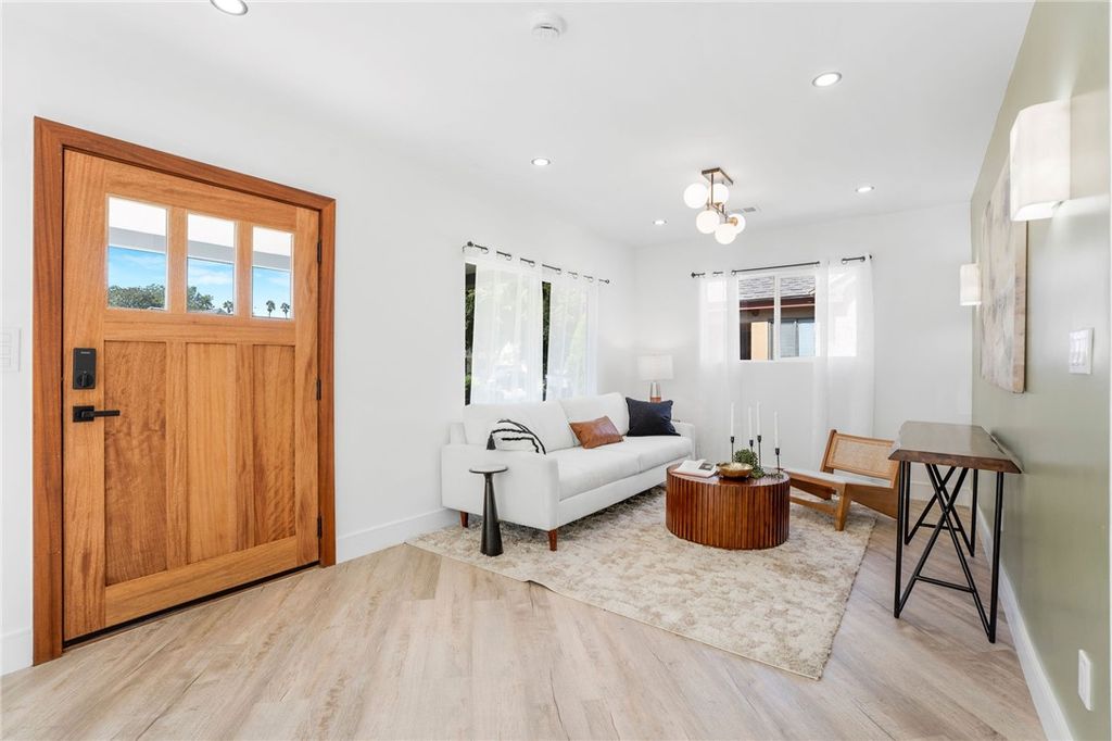 Photo of 5126 6th Ave Ave, Los Angeles, CA 90043 (MLS # DW25244905)