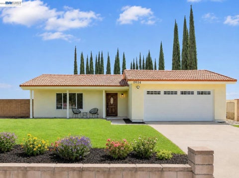 Photo of 2624 Damien Ave AVE, La Verne, CA 91750 (MLS # 41145788)