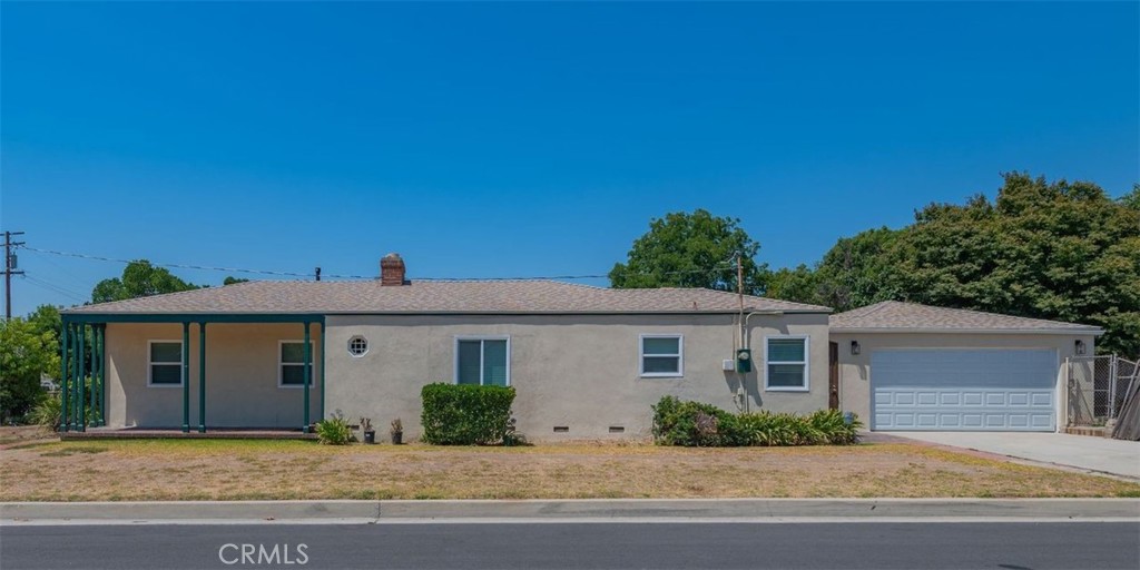 Welcome to your beautifully updated single-family home in the heart of Temple City! This 1,335 sq ft residence (plus a 125 sq ft bonus room) offers modern upgrades, abundant natural light, and a highly sought location in the Temple City Unified School District.
Completely Renovated: Fresh flooring, paint, fixtures, and brand-new bathrooms, new vanities, walk-in showers with elegant tilework.
Spacious Layout: 3 bedrooms + 2.5 baths, with a formal dining room that can convert to a 4th bedroom.
Detached 120 sq ft backyard room (perfect for a home office/gym) + additional basement storage.
Large sliding doors open to a low-maintenance tiled patio with pebble accents.
Modern Comforts: Energy-efficient central A/C & heating, dual 240V EV outlets in the garage.
Prime Location:
Walkable to diverse dining and shopping—1 mile to Las Tunas Drive, 1.5 miles to Temple City Plaza.
Minutes to parks, public transit, and major freeways (I-10, 605).
Quiet, tree-lined street in a family-friendly neighborhood.
Minimum 12-month lease.
one pet allowed (<10 lbs, pet deposit required). No smoking.
This move-in-ready home blends modern luxury with unbeatable convenience and top schools, Do not miss it, Schedule a viewing today!