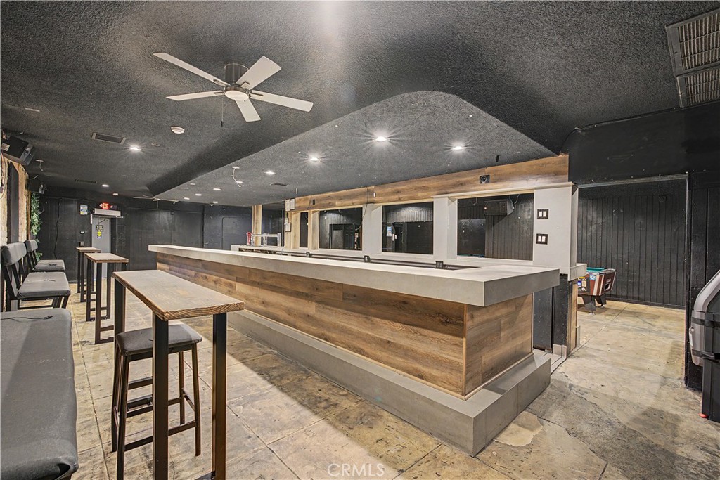 1253 E 4th