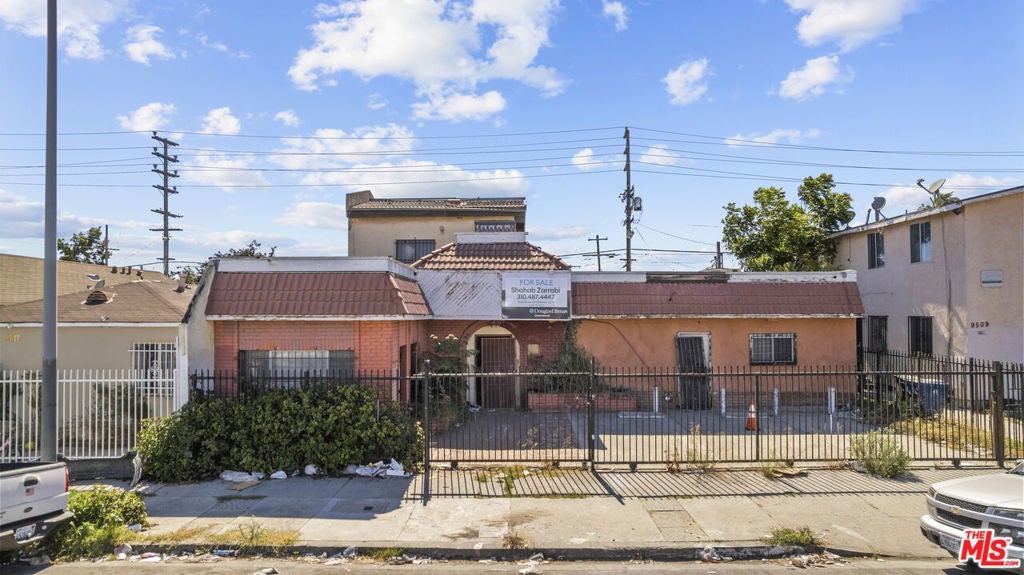 9511 S San Pedro Street