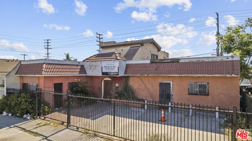 9511 S San Pedro Street