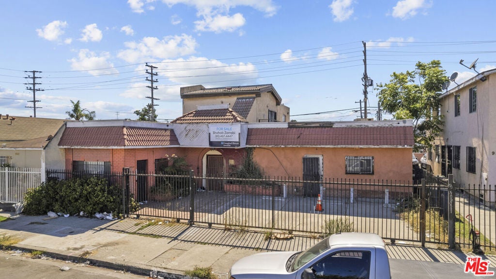 9511 S San Pedro Street