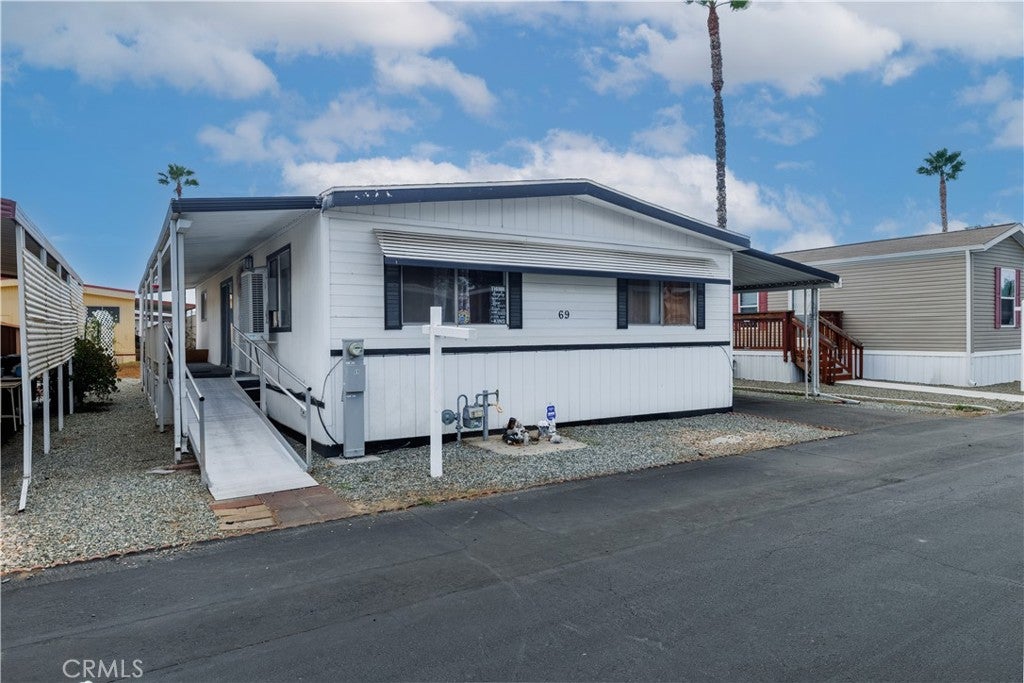 725 W Thornton 69
