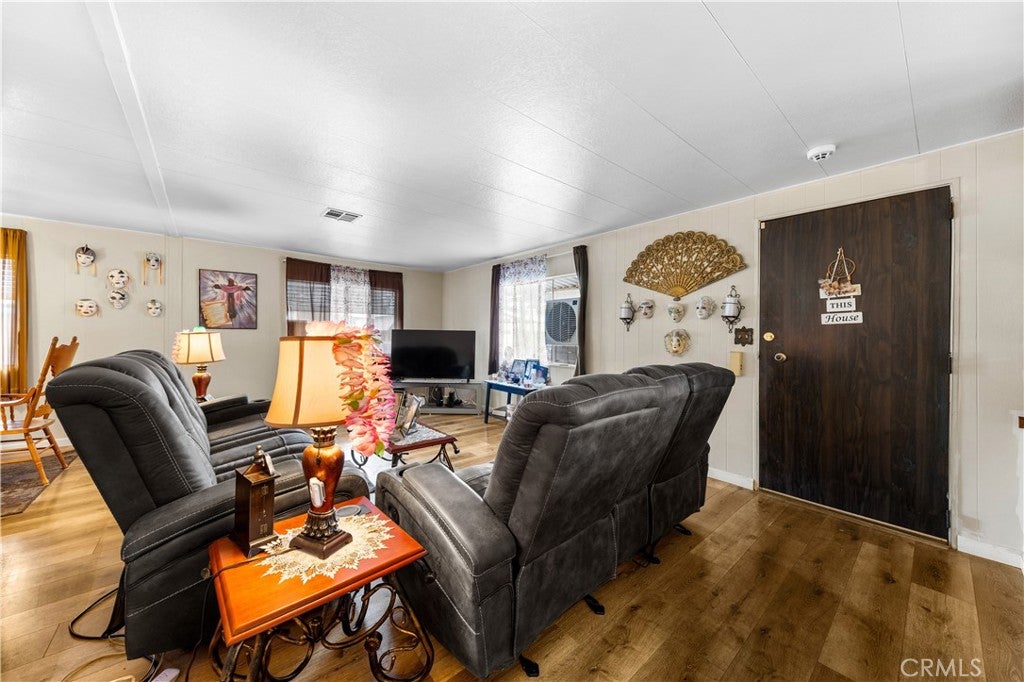 725 W Thornton 69
