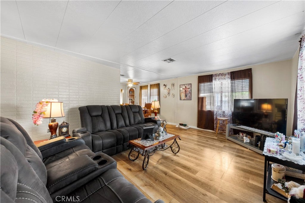 725 W Thornton 69