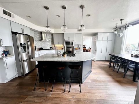 Photo of 3057 Caminito Sagunto, Del Mar, CA 92014 (MLS # 260001982SD)