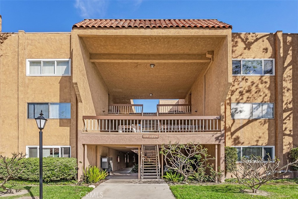 6600 Warner Avenue 189