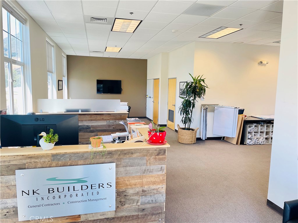Hard to find modern office suite near Downtown. Large second floor suite layout includes open work area with two offices and kitchenette. On-site parking. System furniture in place. Exclusive balcony with great views. Ready to occupy!
Located in a newer Class A office building with close proximity to the Downtown core and easy freeway access. $2.95/SF/Month, Modified Gross