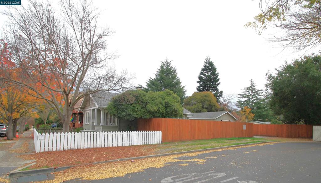 OLD MARTINEZ - Residential