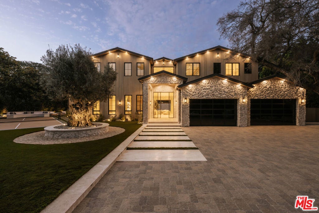 Photo of 2130 Mandeville Canyon Road, Los Angeles, CA 90049 (MLS # 26872397)
