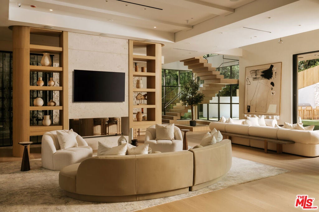 2130 Mandeville Canyon Road