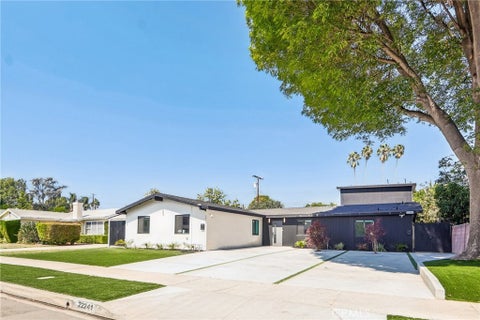 Photo of 22241 Wyandotte Street, Canoga Park, CA 91303 (MLS # SR26211546)