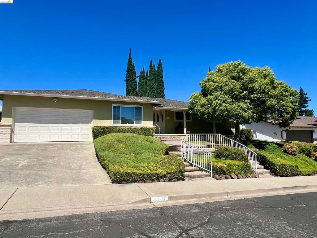 3918 Pebble Dr